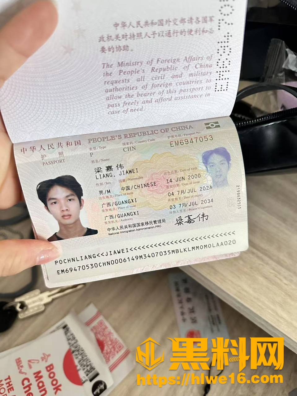 佛山男模特 梁嘉伟 被多名女生曝光渣男行为 详细聊天记录被曝光 渣男实录太炸裂