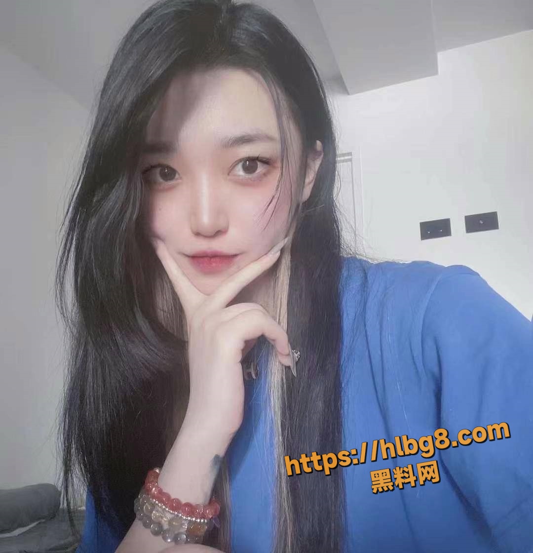 新西兰留学生母狗 张琦玥 金主定制视频流出 疯狂骑乘假屌 身上写着无套十元 妥妥精盆母狗！