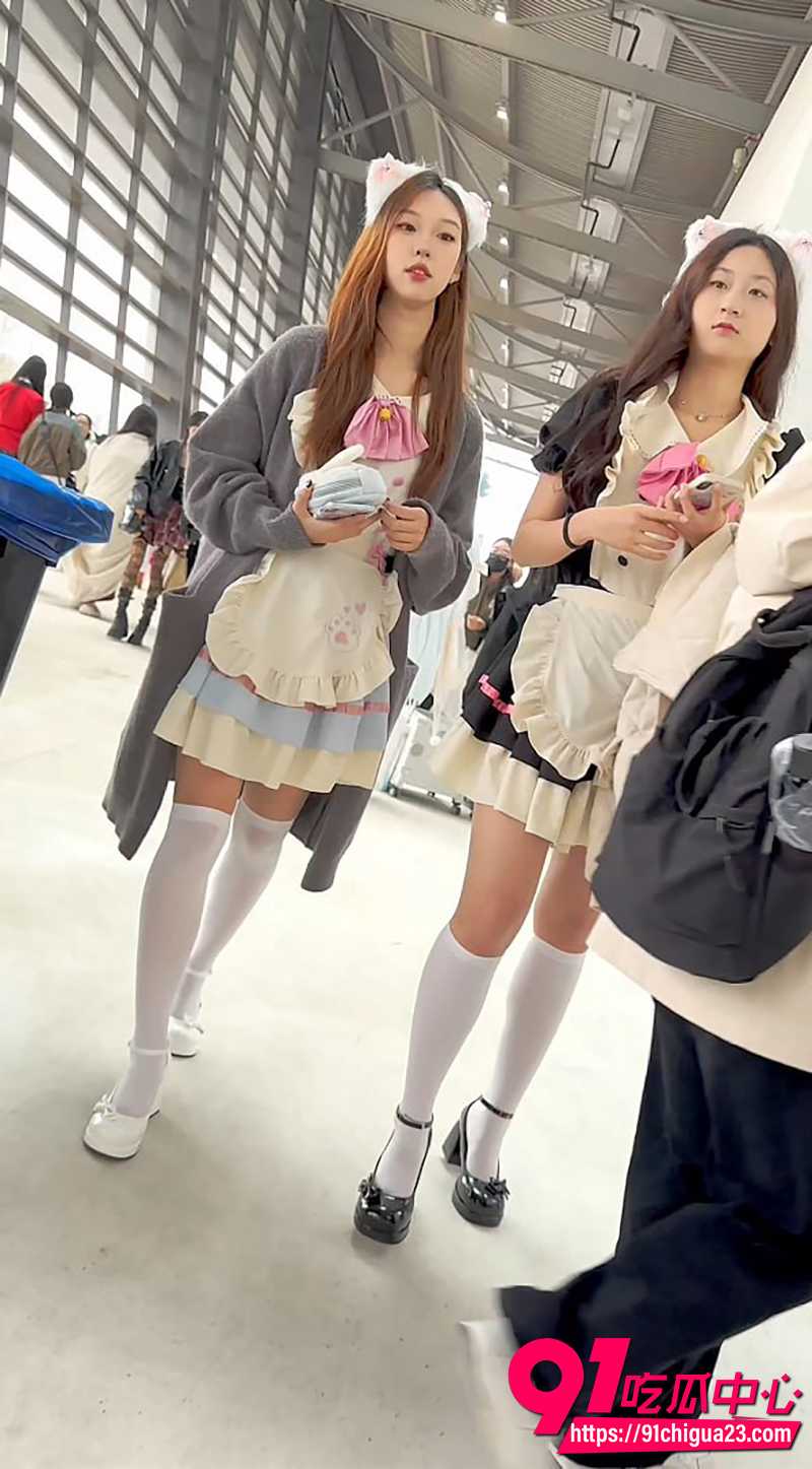 抄底大神KFC最新偷拍 围拍顶级女仆甜妹 透明蕾丝内裤让人欲火焚身！