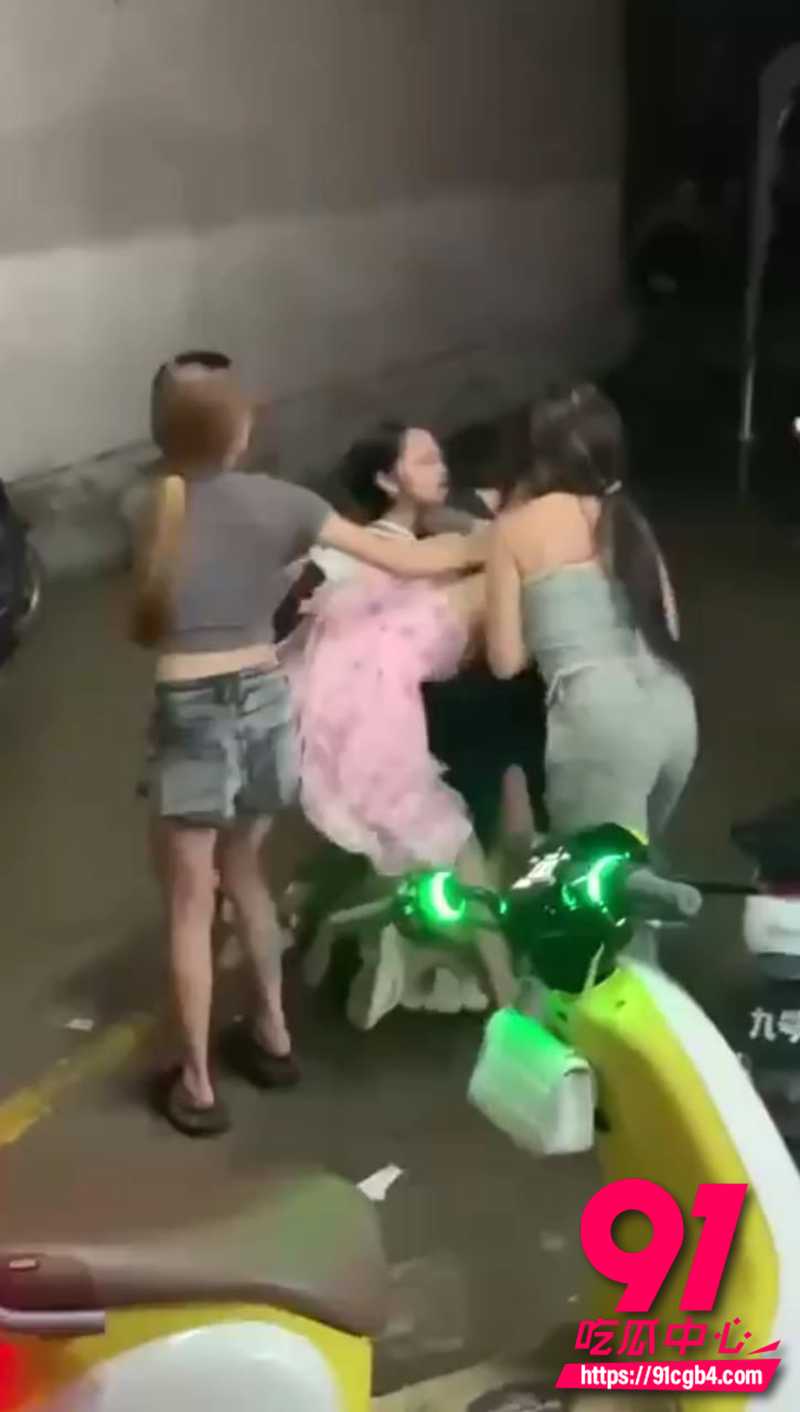 精神小妹干架现场 4 精神小妹干架现场 4