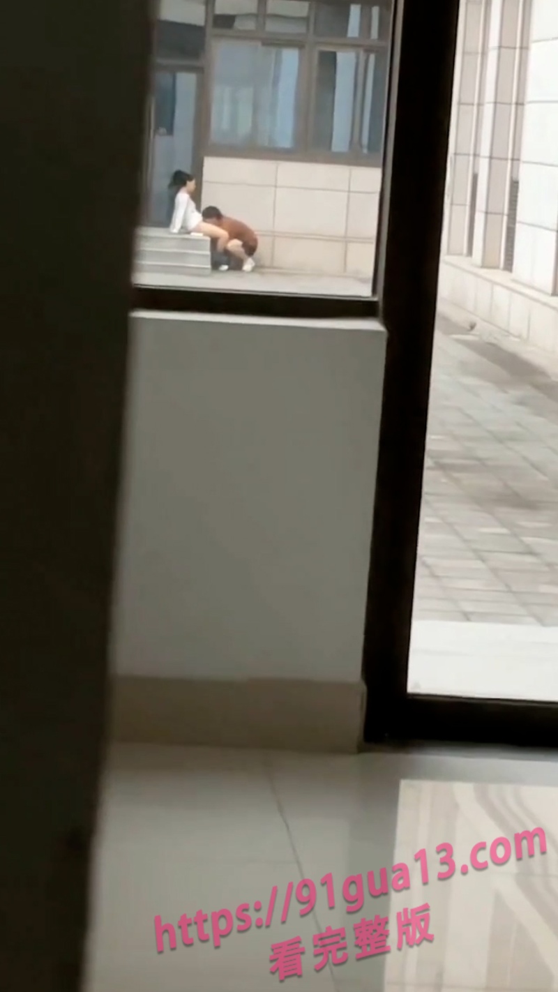 江苏师范大学科文学院教学楼阳台 惊现男女学生露天野战 配图3