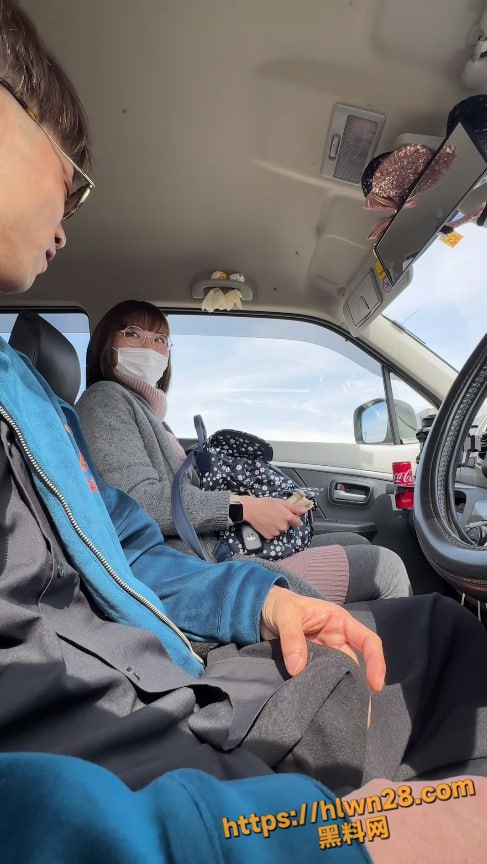 日本眼镜樱花妹为赚钱下海援交 非常乖巧听话 全身雪白 白虎嫩穴 激情车震榨精!