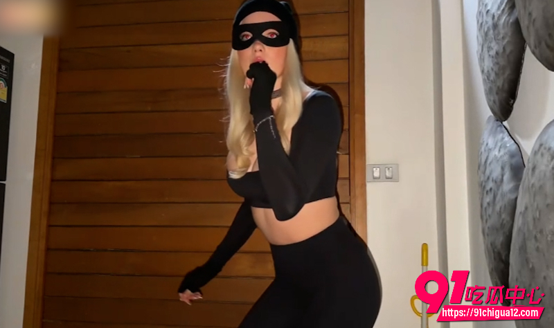 巨乳金发小偷1
