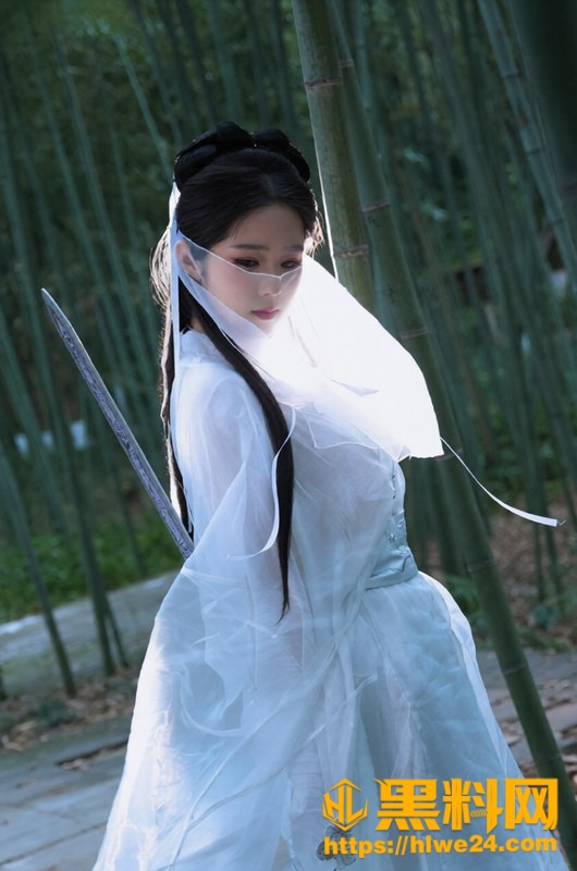 推特极品福利姬 钛合金TiTi COS小龙女写真 玉女心经男女双修 隐藏剧情全公开