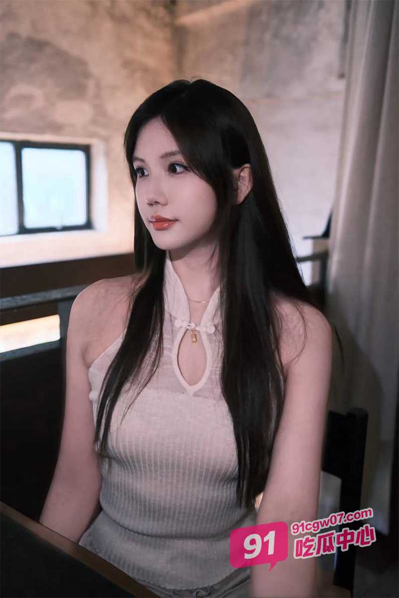 ED Mosaic新人Mia 一线天美鲍被两个鸡巴伺候 欲望高潮满足得娇喘停不下来~ 配图2