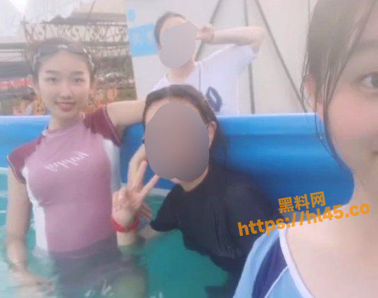 身材苗条的佛山00后老师 颜值非常在线 小穴小奶却是不折不扣的反差婊！