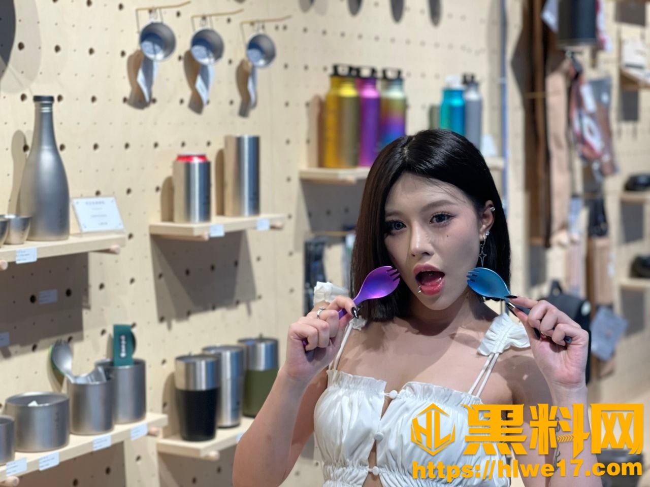 极品纹身高颜值女神 性爱视频流出 被抱起双腿打桩抽插 全程露脸表情淫荡