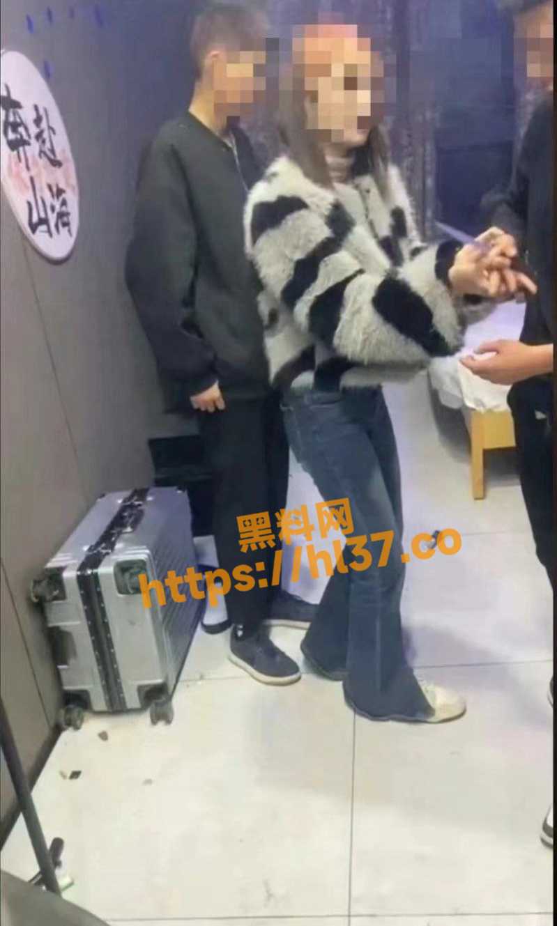 抖音热点大瓜曝光！青海西宁一女孩酒店里遭多人暴打侮辱还被扒去其衣服！