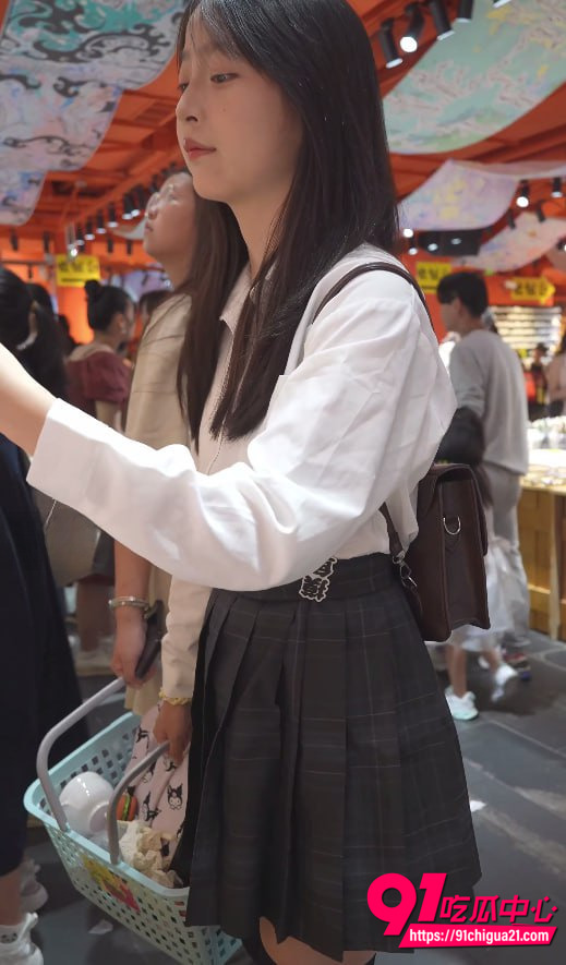 大神抄底短裙学生妹视频1