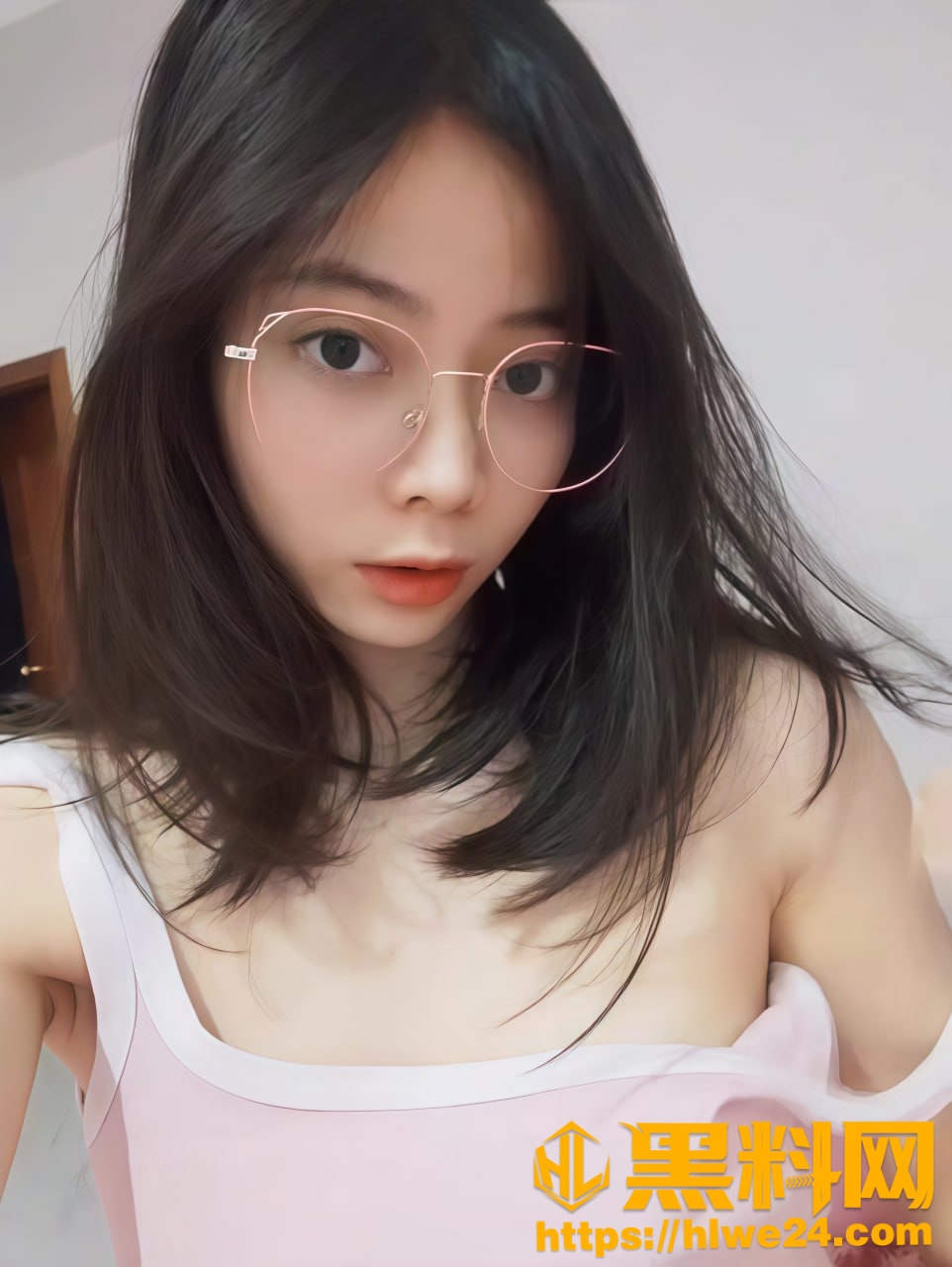 极品高颜值眼镜妹 与男友性爱视频泄露 从清纯到放荡 只要一次内射
