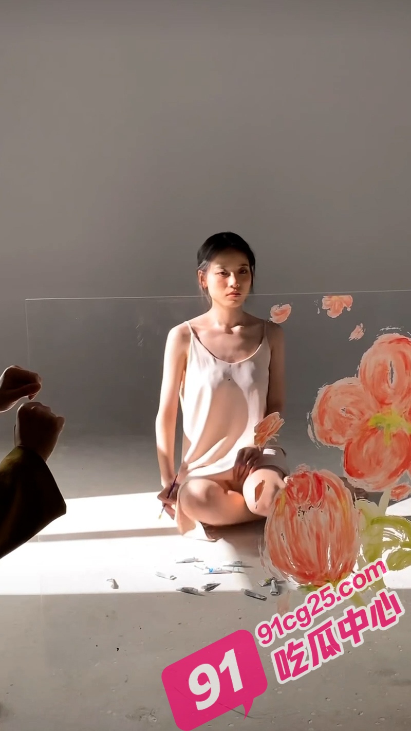 抖音女主播闪现露点集锦！看美女主播在线发骚 精准捕获老色批！ 配图3