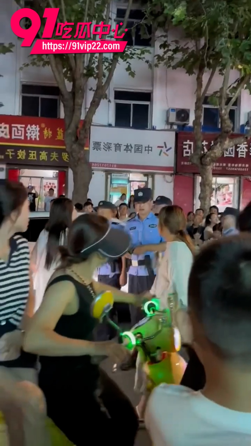 陕西洛南抓小三砸车事件5 陕西洛南抓小三砸车事件5