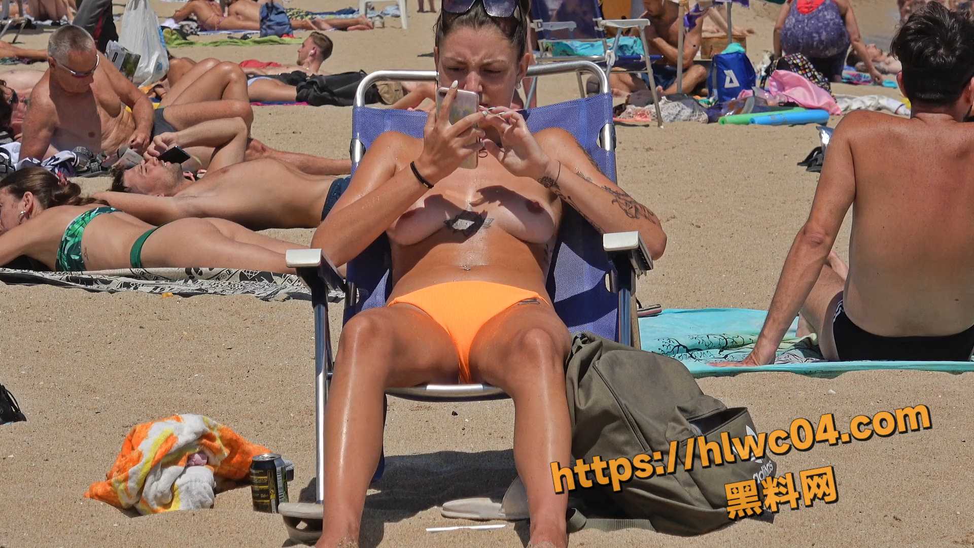 欧美天体沙滩合集 男男女女全裸晒日光浴 各式胸型尽收眼底