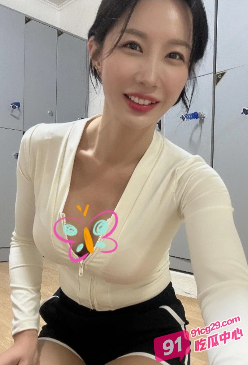 江苏性欲旺盛人妻秦羽墨 一边操着还要主动嗦手指 销魂的表情看的鸡儿梆硬！ 配图3