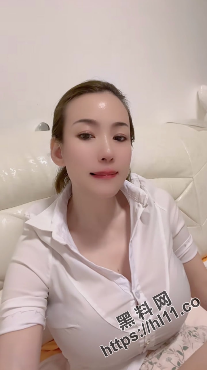 快手熟女少妇博主“从来再来”巨乳摸奶自慰视频流出！