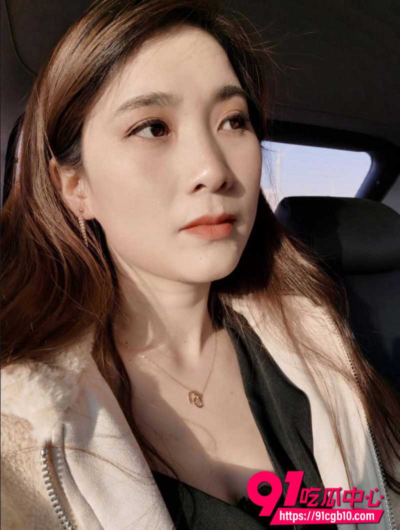 江苏32岁人妻刘月姝居家性爱视频被老公曝光 奶子不大但是屁股很翘后入很爽!