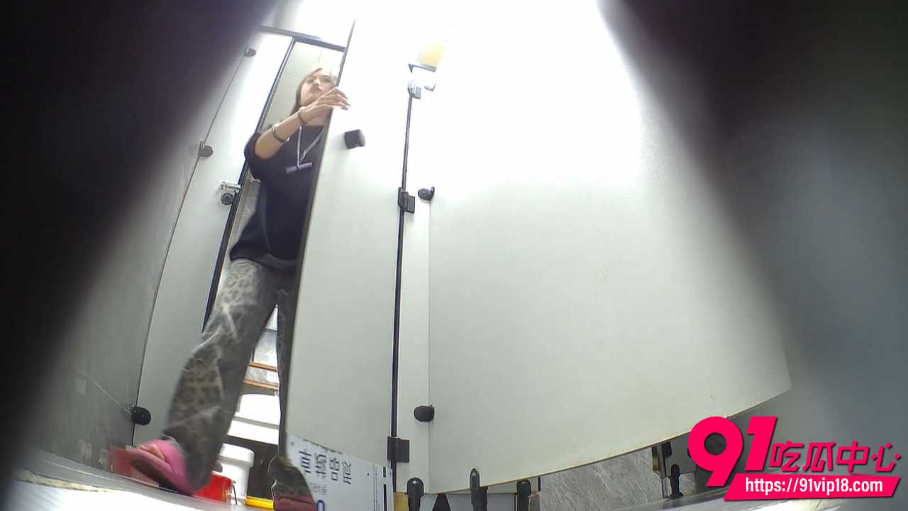 偷拍美女小姐姐方便1 偷拍美女小姐姐方便1