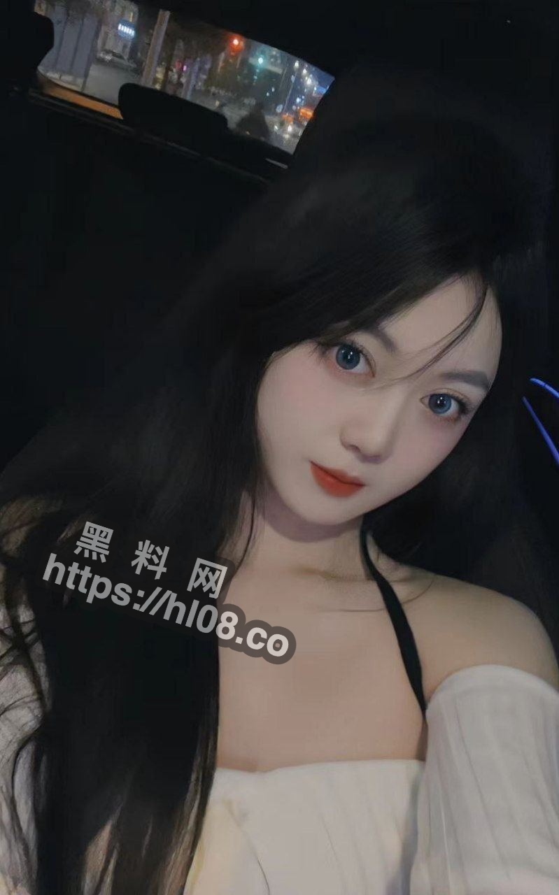 这届网友真的太给力了吧，看个探花能扒出身边的朋友来，工作一起半年原来是个外围女