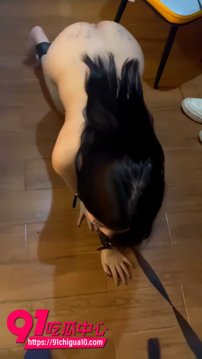 女高中生竟然是主人的性瘾母狗被拴上狗链多人群P爆操3 女高中生竟然是主人的性瘾母狗被拴上狗链多人群P爆操3