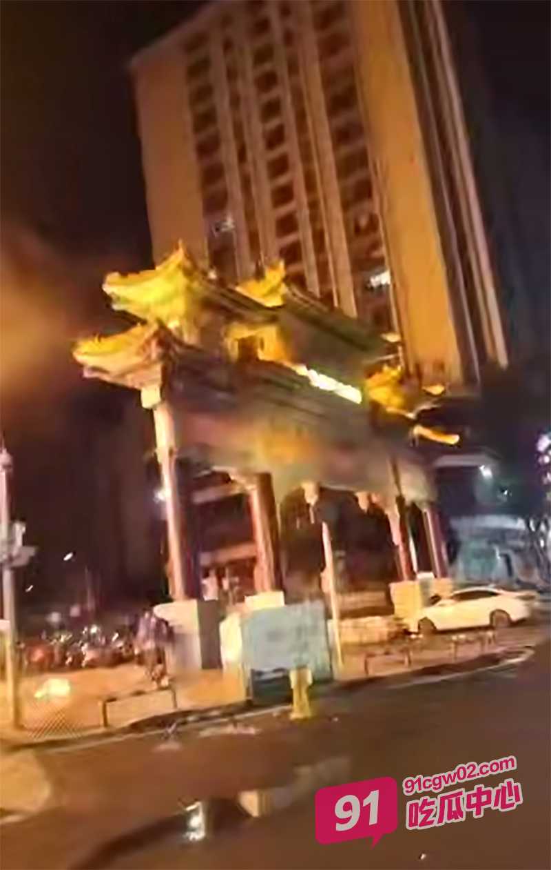 重庆市江南装饰城发生重大火灾 整栋大楼烧了  起火点在一楼难逃生