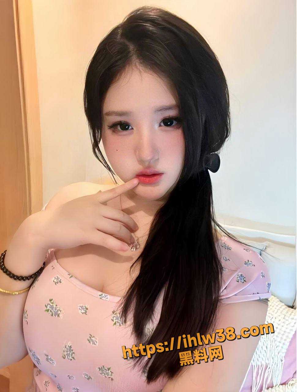为什么肉嘟嘟都这么讨人喜欢 童颜巨乳反差婊 费炫斐 尺度自慰视频合集来袭 超骚淫穴享刺激潮喷！
