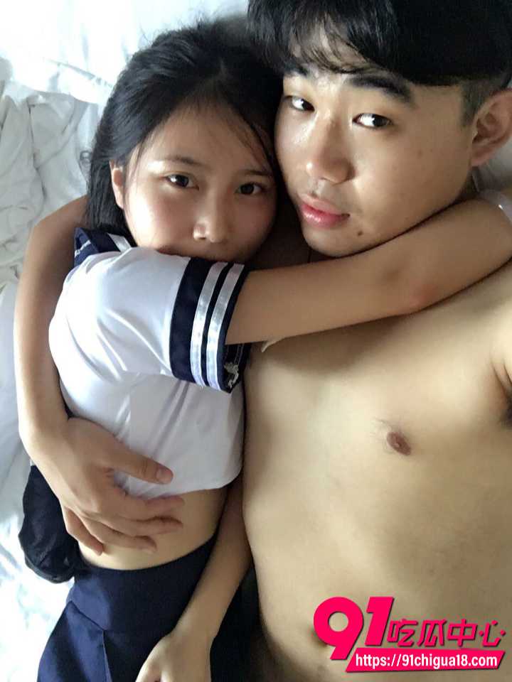 广州超高颜值年轻情侣尤佳佳视频泄密3