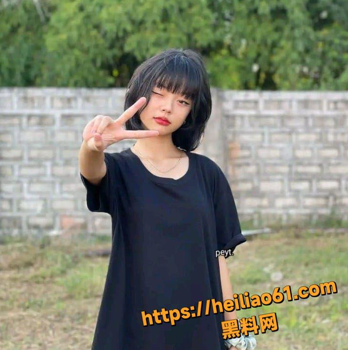 菲律宾网红精神小妹 私密爆照 清纯外表下藏惊人反差 狂野自慰做爱 让人欲火焚身