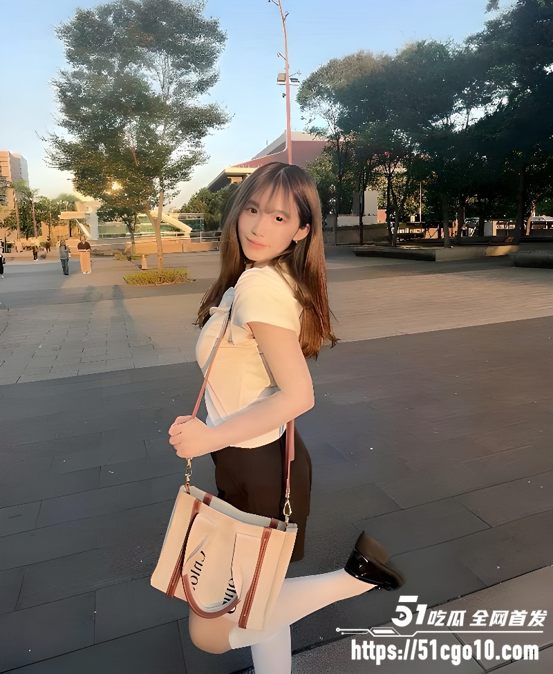 童颜嫩妹裸聊视频 2