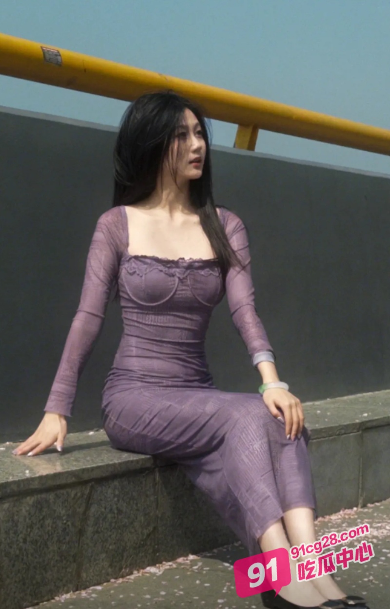 香港气质美女陈怡蓉 与大陆网友约炮 千里送逼真是活菩萨！ 配图