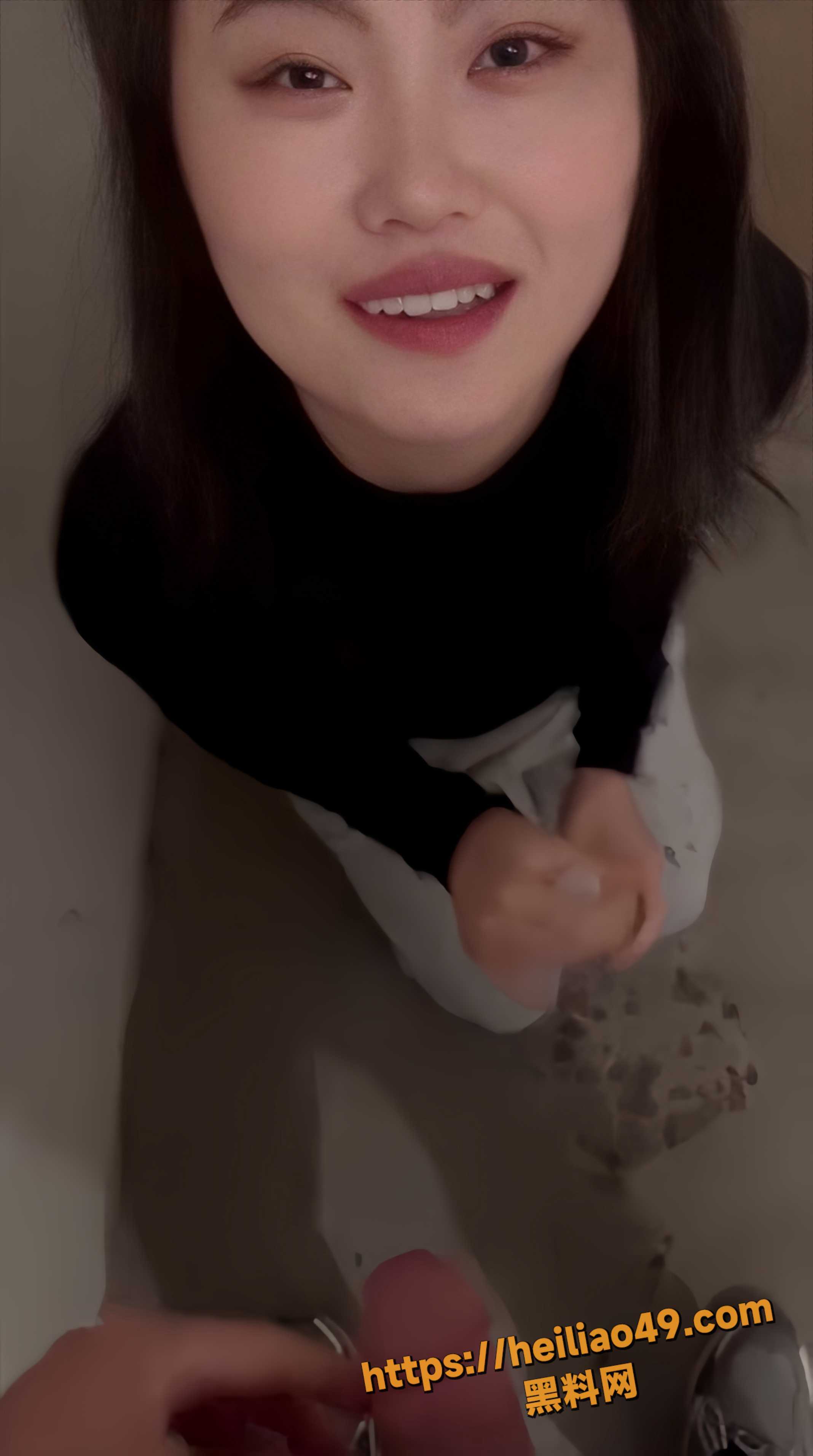 极品反差美人妻 性爱私拍合集曝光 半夜楼梯间喝尿口交 骑乘榨精无套内射