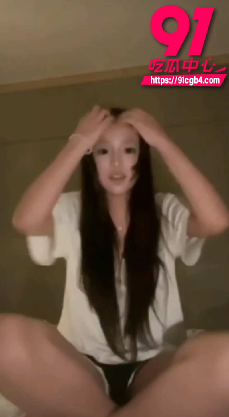 狼友投稿 抖音高颜值精神小妹直播走光