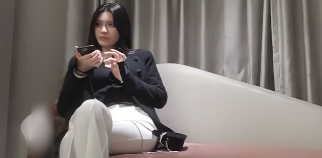 小宝寻花约炮高颜值气质黑衣妹子 舌吻互摸调情后入抽插大力猛操酒店激战