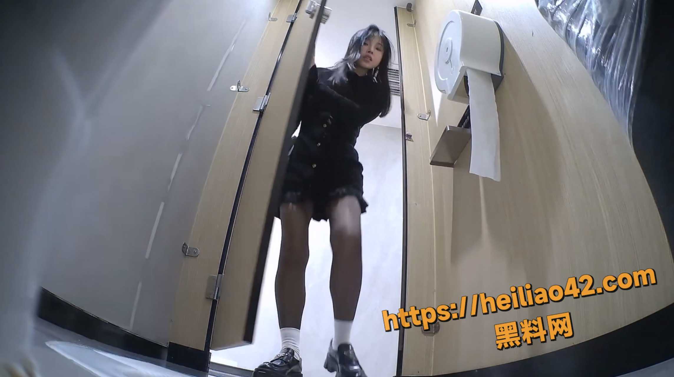 极品偷拍视角 御姐少妇学生妹翘臀美鲍嫩菊尽收眼底！