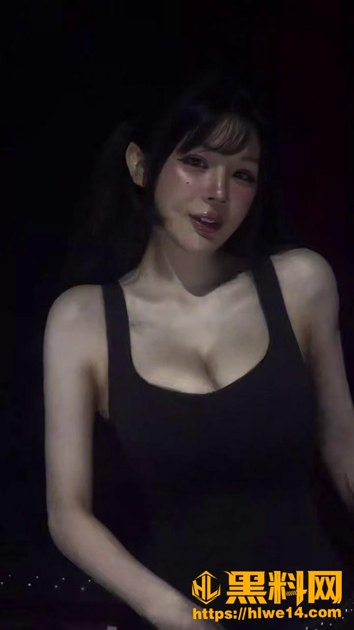 高端酒吧气氛组 大奶女模特会一字马 女DJ抖奶 现场看得硬了