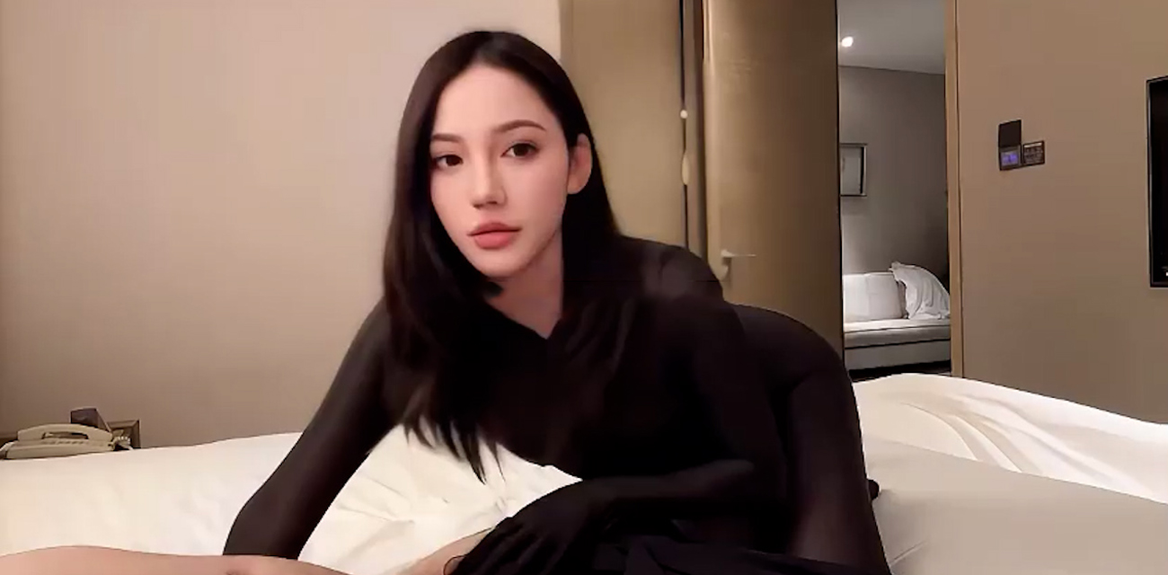 极品已婚少妇 酒店约炮大屌男激战 白嫩性感的娇躯 被炮友干到抽搐