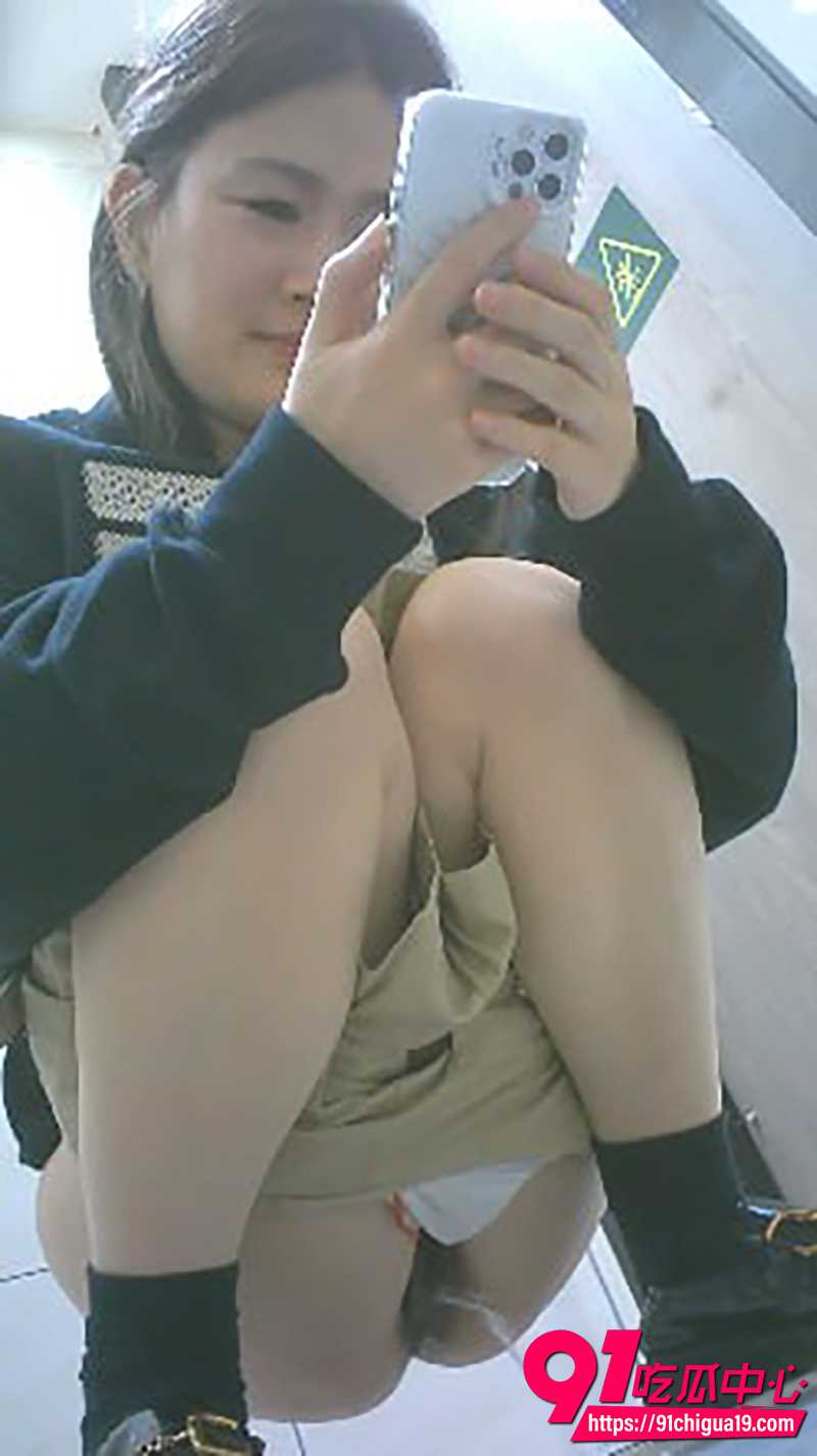 餐厅女厕全景偷拍 3