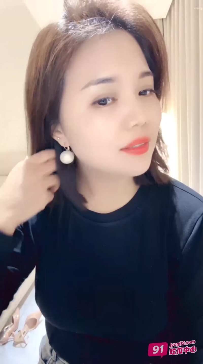 网黄你的小少妇 劲爆身材性欲旺盛 对镜掰穴淫荡值爆表！