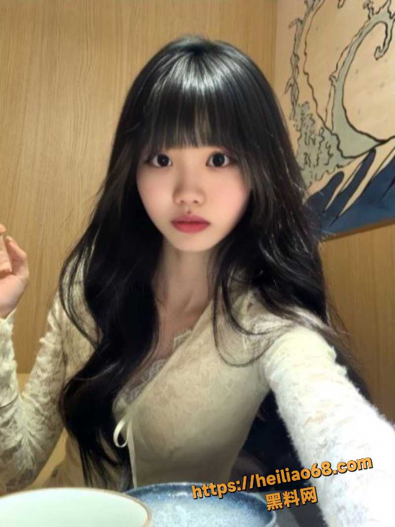 广西精神小妹 龙冰瑶 裸贷视频流出 给男友买手机借款裸贷 看似清纯可爱实则反差无比