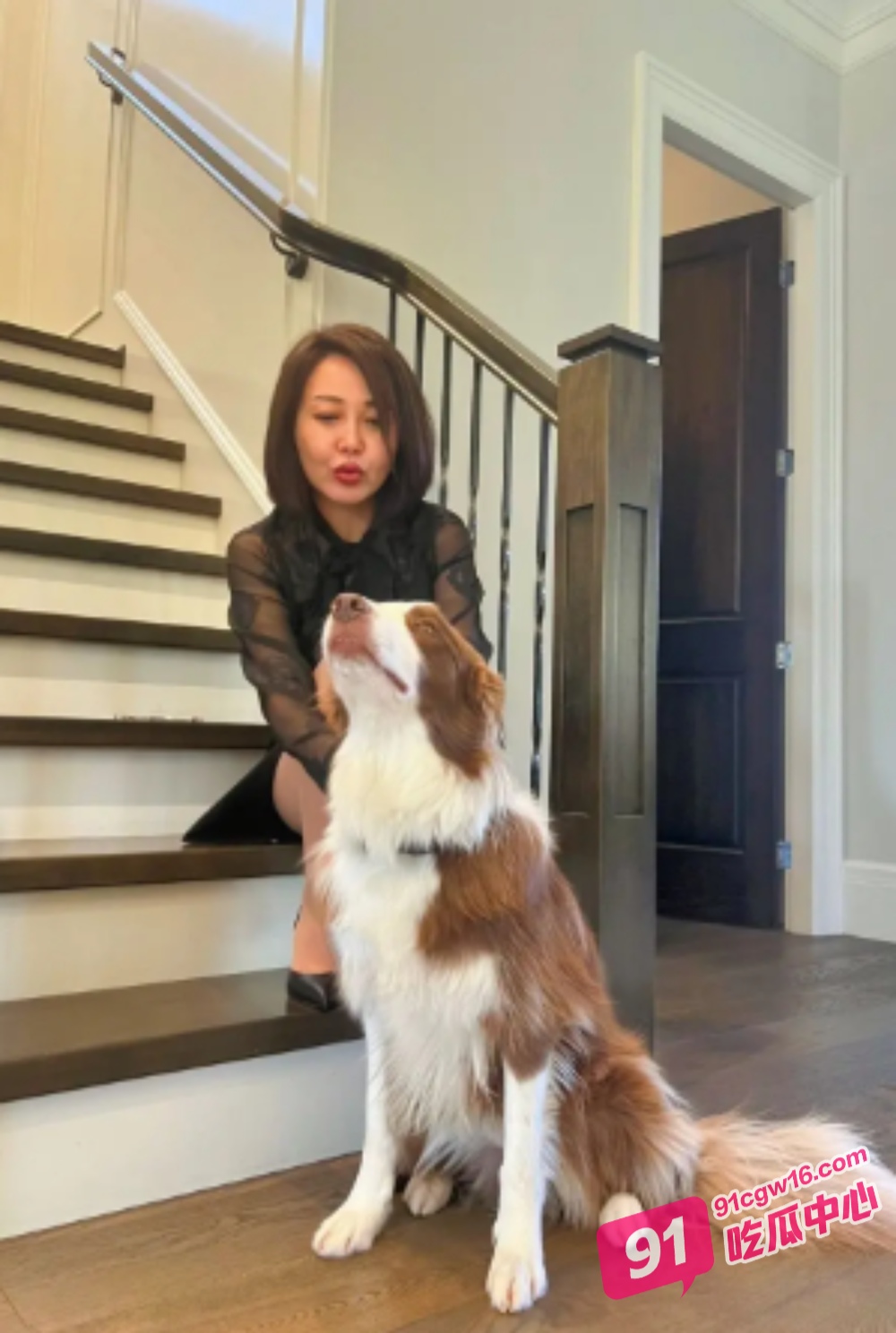 【海角大神】楼道做爱声音太大怎么办？把嫂子的嘴射满精液就好了 配图3