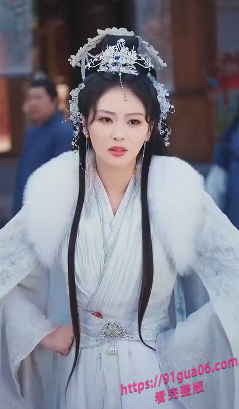 每日短剧 现代厨师穿越仙界 用美食炼丹征服仙妖