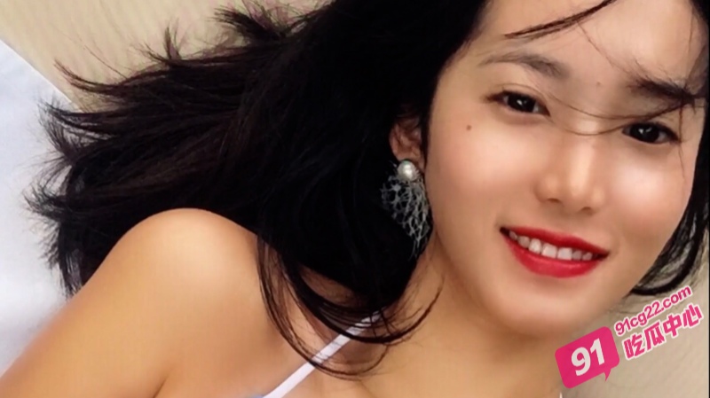北京嫩模瑶瑶 厨房边做饭边玩逼啪啪 高潮喷水视频被挖出！ 配图2