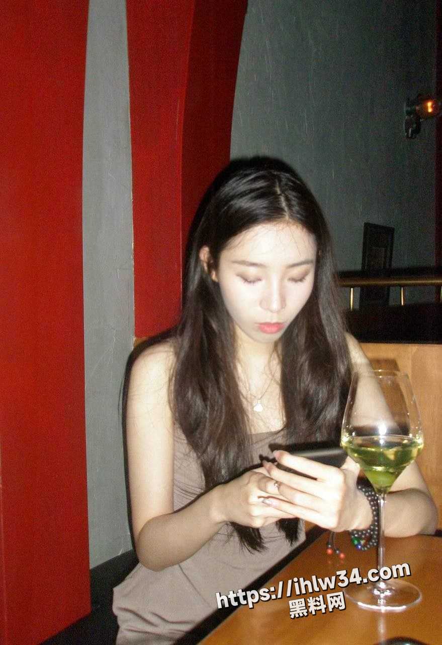 夜店大神以身做局 酒后PUA夜场气氛组美女 带去酒店上演激情性爱！