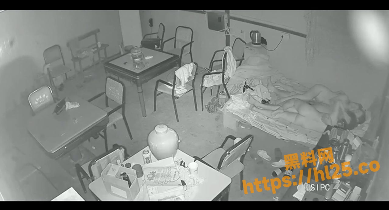 监控破解一麻将馆内两女子输钱后用身体给庄家还债！1男2女足够爽翻天！