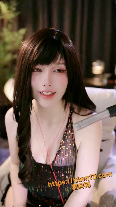 Amsr助眠女神 雨教皇 闪片黑丝礼裙献福利 邻居家的妻子 淫语诱惑 让你浮想联翩！