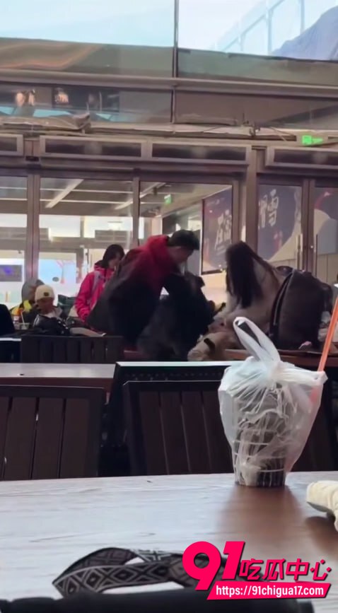 富龙四季小镇小三当场被打6