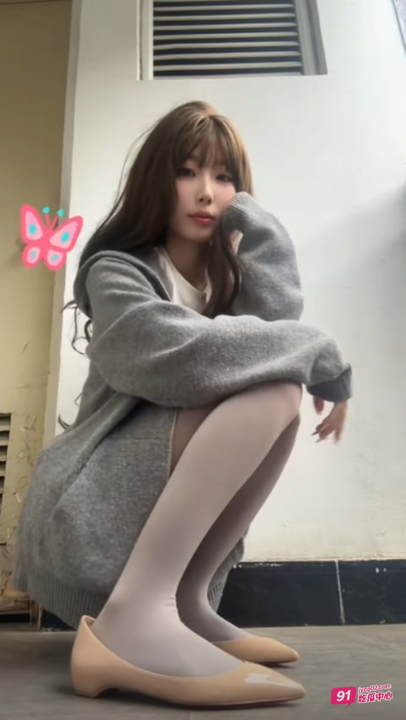 抖音网红小水不哭裸聊泄漏 脸穴同框忘我自慰！ 配图3