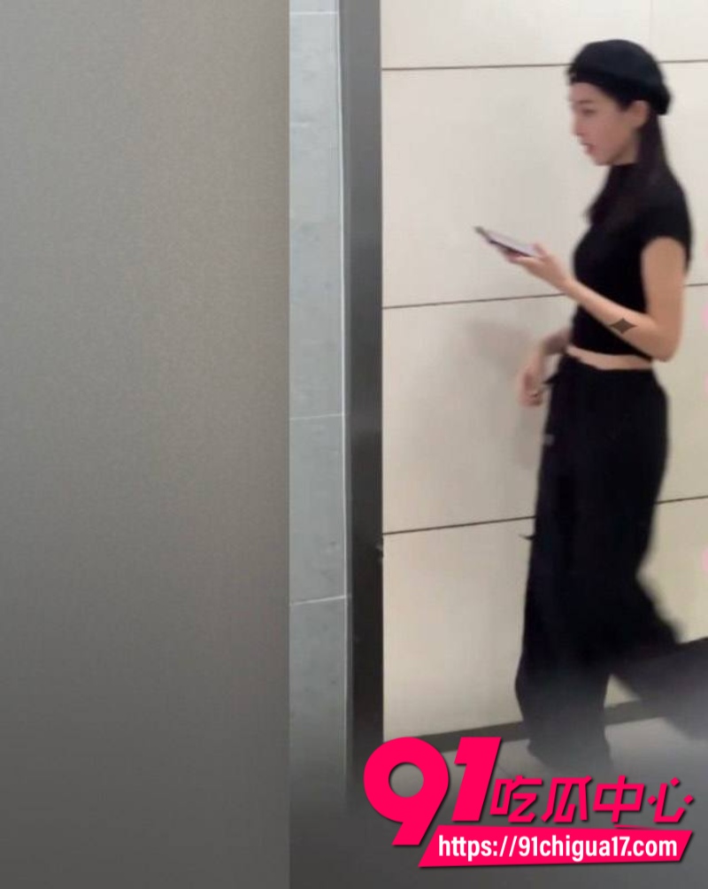 上海男子在老婆怀孕期间跑女厕偷拍16