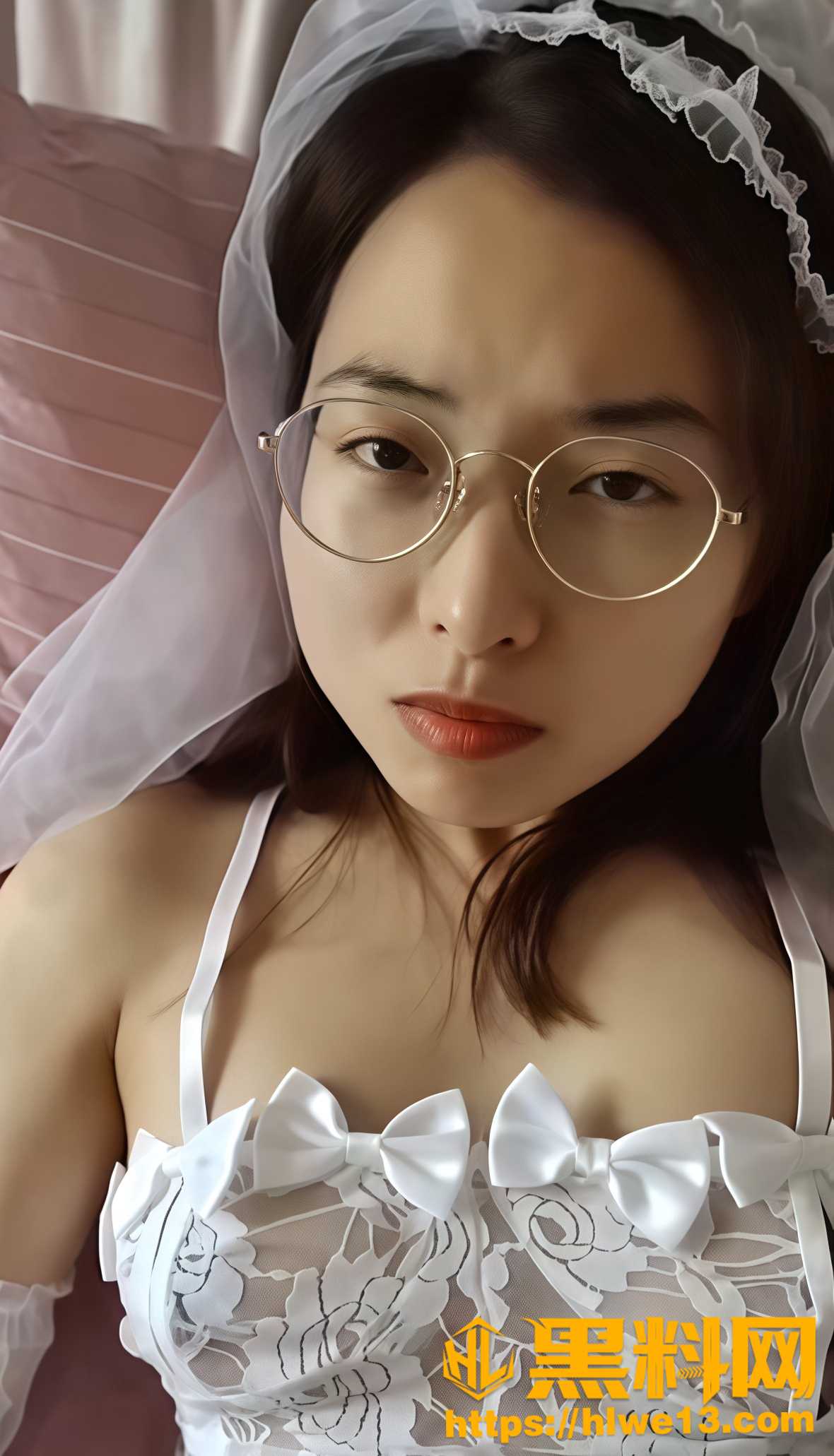 极品眼镜新娘 白丝长腿大开 被男友无套猛插骚穴 表情放荡不堪