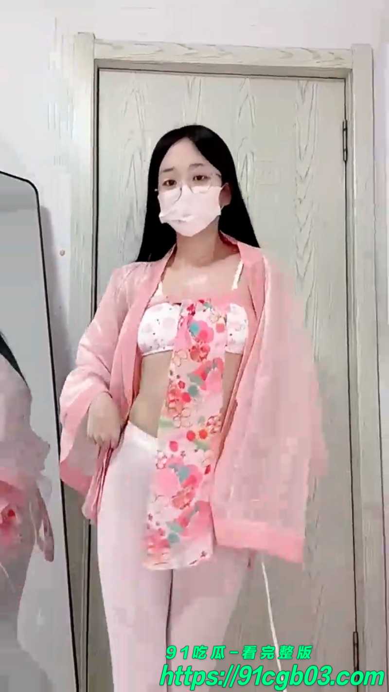 抖音香香一字马苗条裸舞自慰网页素材1素材水印版