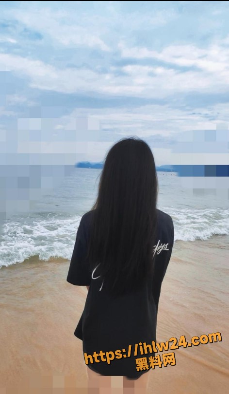 海角大神拿下邻居妹妹及妹妹的闺蜜 两人从小一个班直到现在操逼也是在一起！